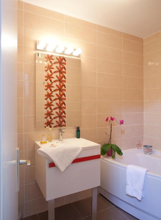 Hotel Brun Saint-Lattier Kültér fotó